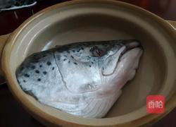 鱼头豆泡汤的做法图解1