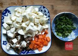 蘑菇茭白炒毛豆的做法图解3