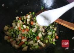蘑菇茭白炒毛豆的做法图解8
