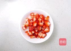 12M草莓牛奶小方的做法图解2