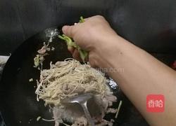 金针菇炒肉片的做法图解5