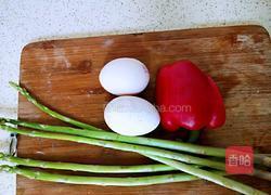 芦笋炒鸡蛋的做法图解1