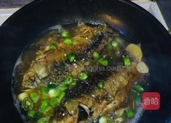 锅仔小鲫鱼的做法图解10