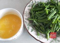 韭苔炒鸡蛋的做法图解2