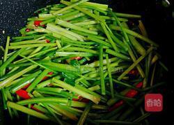 芹菜炒肉丝的做法图解15