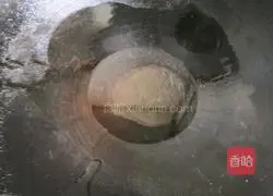 Illustration of how to make roasted pork and stir-fried beans 2