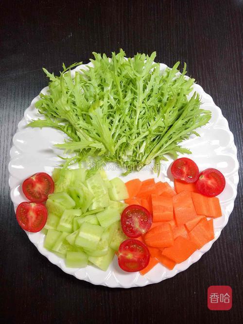 多彩意面蔬菜沙拉 #夏日清爽轻食菜# 的做法_菜谱_香哈网