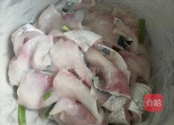 家常酸菜鱼的做法图解2
