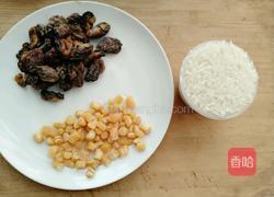 牡蛎干贝砂锅粥的做法图解1