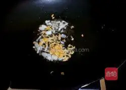 Illustration of how to make loofah and tofu soup 3