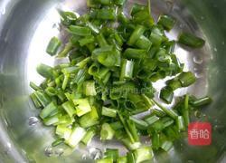 Illustration of how to make scallion and mushroom noodles 2