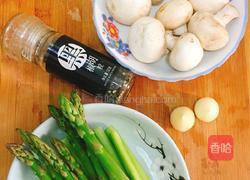芦笋炒蘑菇的做法图解1