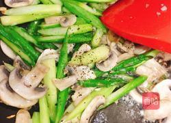 芦笋炒蘑菇的做法图解9