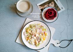 蔬菜鸡蛋火腿片沙拉