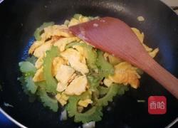 苦瓜炒蛋的做法图解5