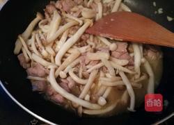 小炒蟹味菇瘦肉的做法图解5