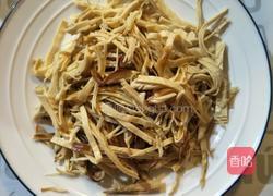 凉拌洋葱豆腐皮的做法图解1