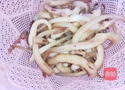 辣椒炒鱿鱼须的做法图解2