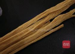 凉拌腐竹香菇的做法图解1