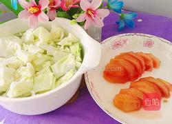 番茄炒莲花白的做法图解2