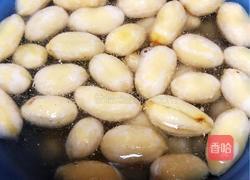 莲藕猪蹄汤的做法图解1