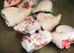 莲藕猪蹄汤的做法图解2