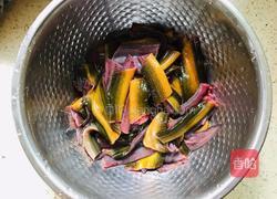蒜苔炒鳝鱼的做法图解1