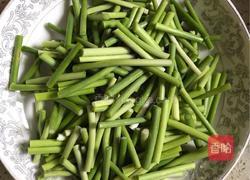 蒜苔炒鳝鱼的做法图解2