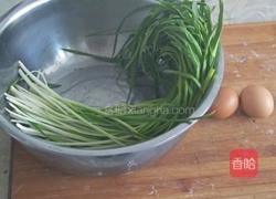 蒜苗炒鸡蛋的做法图解1