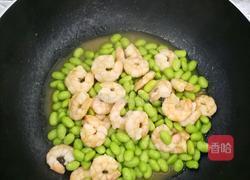 毛豆炒虾仁的做法图解4