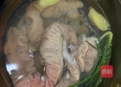 卤肥肠的做法图解1