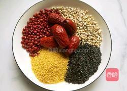 红豆薏仁小米粥的做法图解2