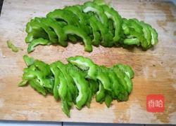 咸蛋黄炒苦瓜的做法图解1