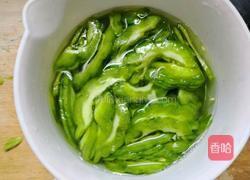 咸蛋黄炒苦瓜的做法图解3
