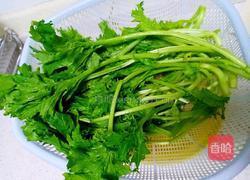 白灼茼蒿的做法图解1