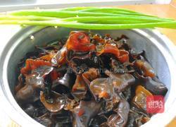 小葱拌木耳的做法图解1