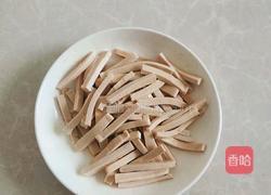 芹菜豆干的做法图解1