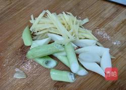 蛤蜊炒芹菜的做法图解2