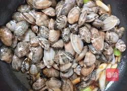 蛤蜊炒芹菜的做法图解5