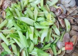 蛤蜊炒芹菜的做法图解6