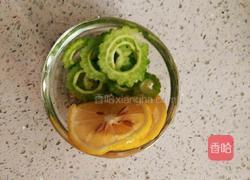 苦瓜雪碧柠檬饮的做法图解2