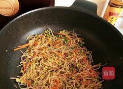 素炒豆芽的做法图解7