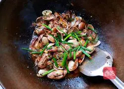 Illustration of how to make spicy perilla shell 8