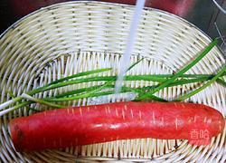 炝拌红萝卜的做法图解2