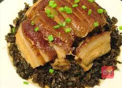 Illustration of how to make braised pork with pickled vegetables 11