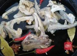 香辣鸭锁骨的做法图解3