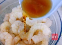 彩椒炒虾仁的做法图解2