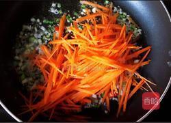 胡萝卜丝炒绿豆芽的做法图解5