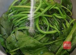 凉拌菠菜鹌鹑蛋的做法图解2