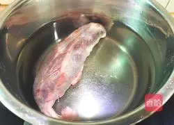 Illustration of how to make beef noodles in clear soup 1